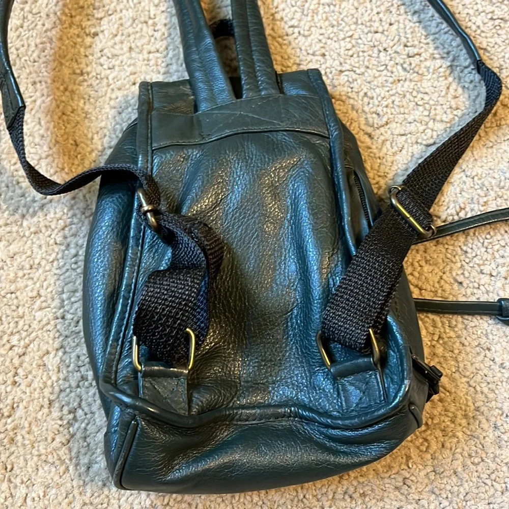 Backpack - Picture 3 of 7